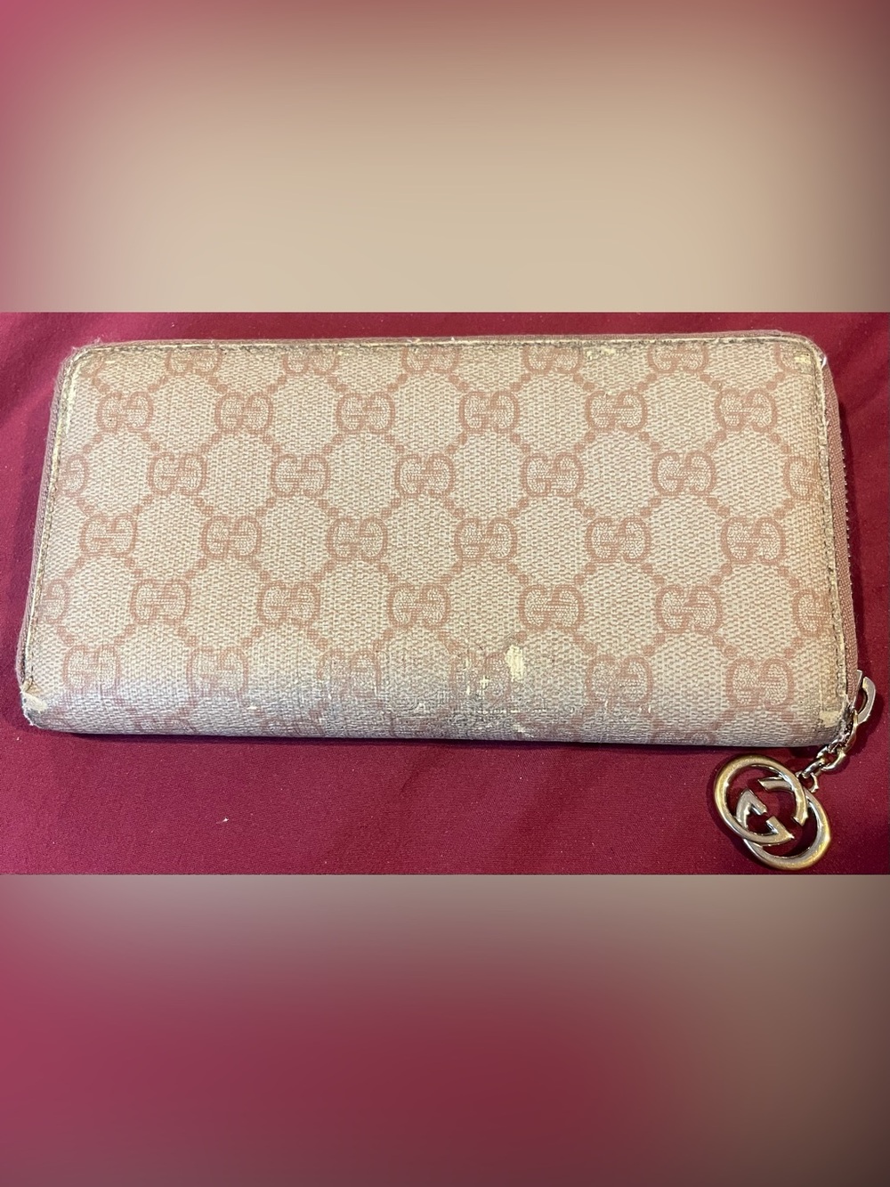 Gucci Beige GG Zip-Around Wallet with Gold Charm - Picture 2 of 15
